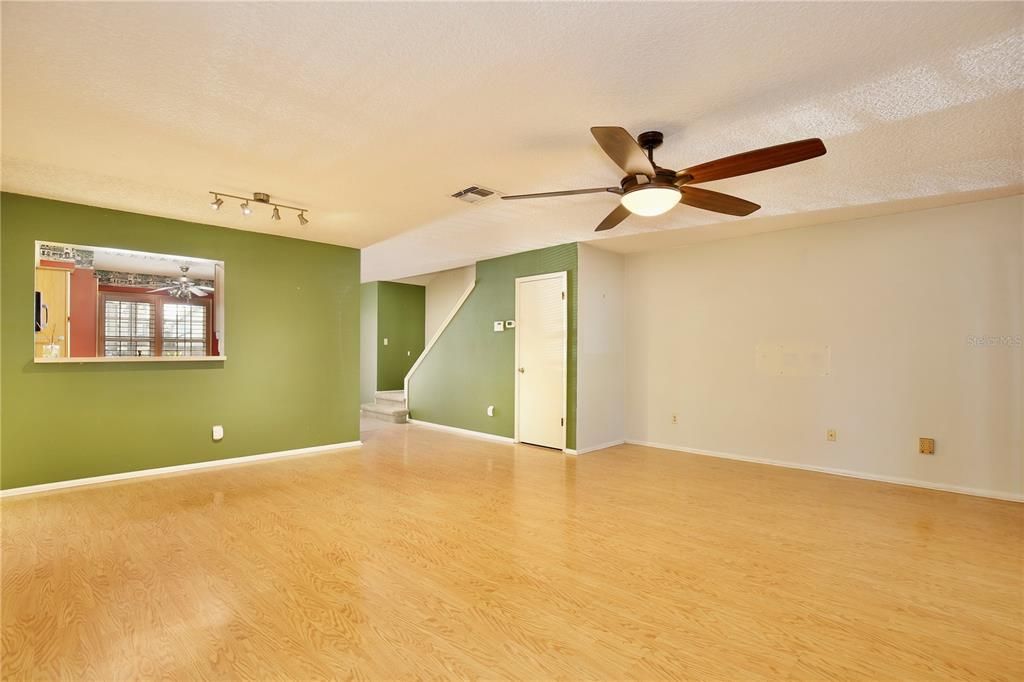 For Sale: $260,000 (3 beds, 2 baths, 1358 Square Feet)