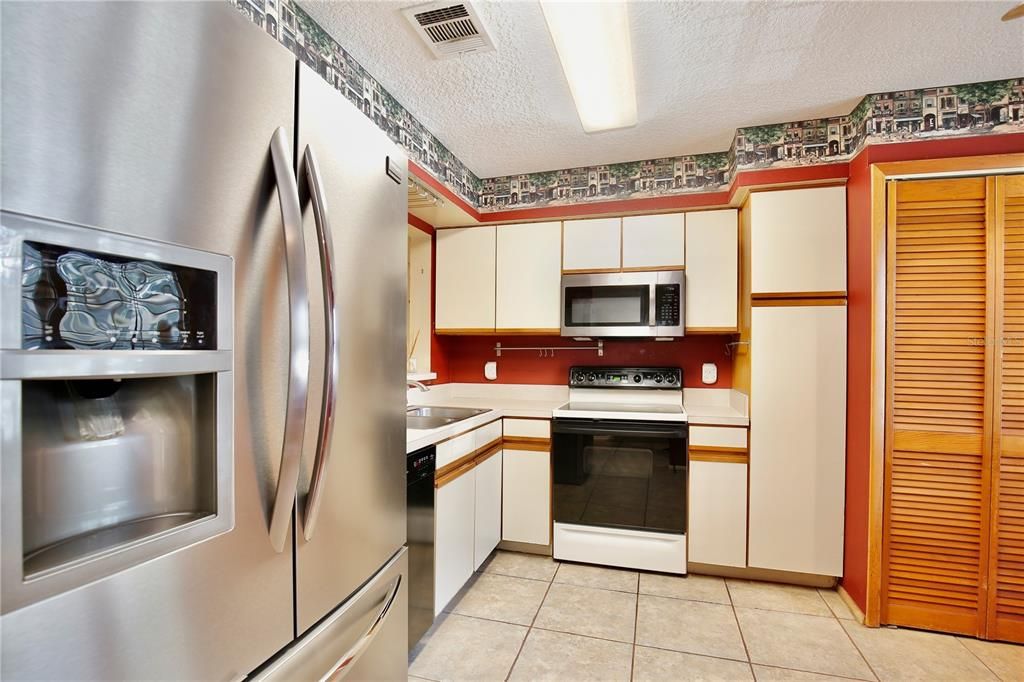 For Sale: $260,000 (3 beds, 2 baths, 1358 Square Feet)