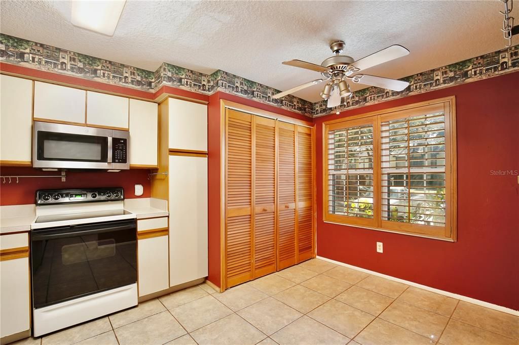 For Sale: $260,000 (3 beds, 2 baths, 1358 Square Feet)