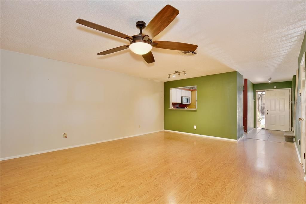 For Sale: $260,000 (3 beds, 2 baths, 1358 Square Feet)