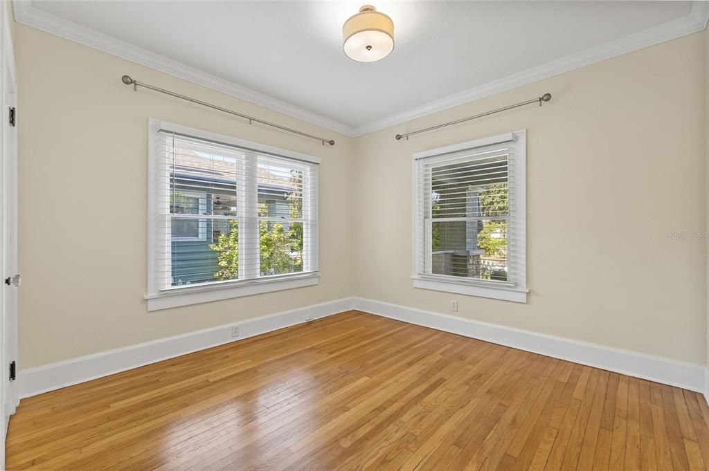 合同活跃: $599,500 (2 贝兹, 2 浴室, 1164 平方英尺)