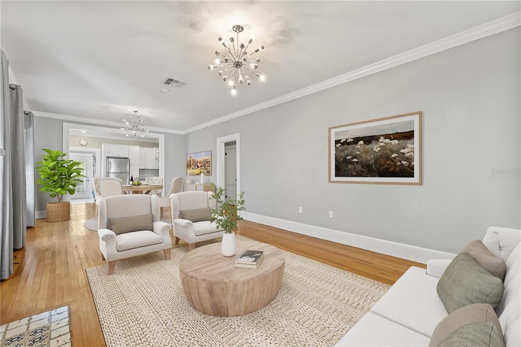 合同活跃: $599,500 (2 贝兹, 2 浴室, 1164 平方英尺)