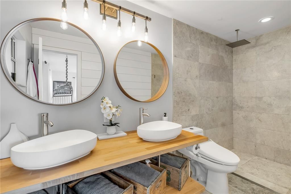 En Venta: $650,000 (3 camas, 3 baños, 1340 Pies cuadrados)