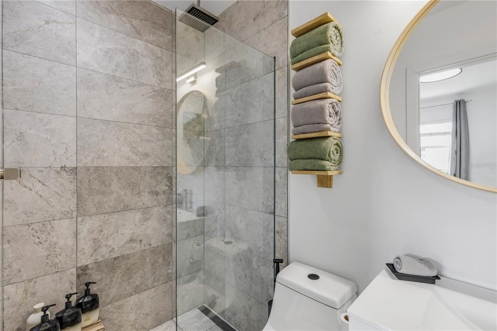 En Venta: $650,000 (3 camas, 3 baños, 1340 Pies cuadrados)