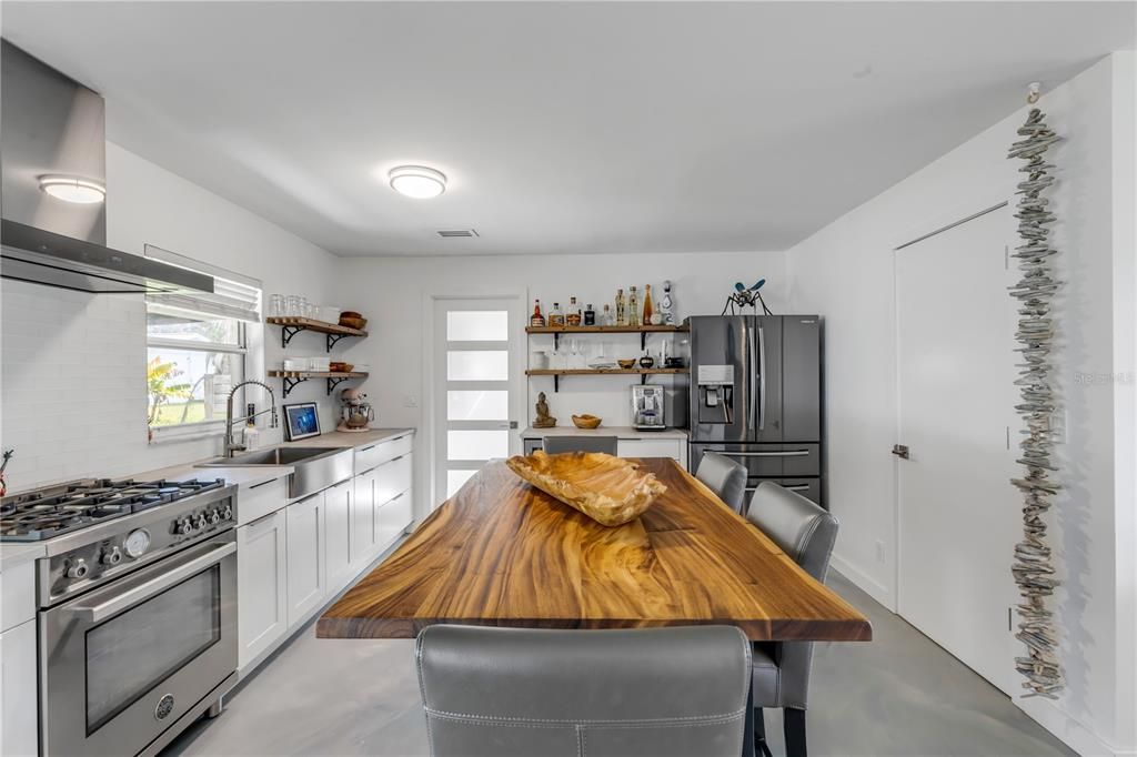 En Venta: $650,000 (3 camas, 3 baños, 1340 Pies cuadrados)