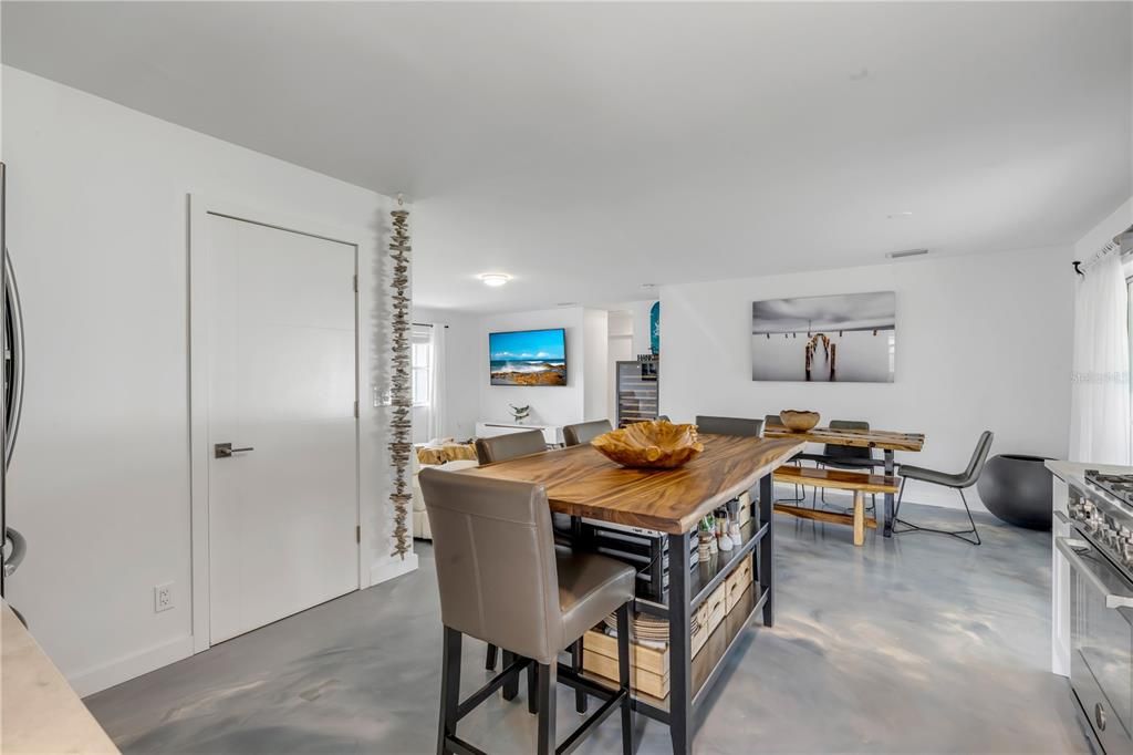 En Venta: $650,000 (3 camas, 3 baños, 1340 Pies cuadrados)