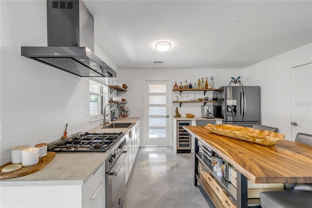 En Venta: $650,000 (3 camas, 3 baños, 1340 Pies cuadrados)