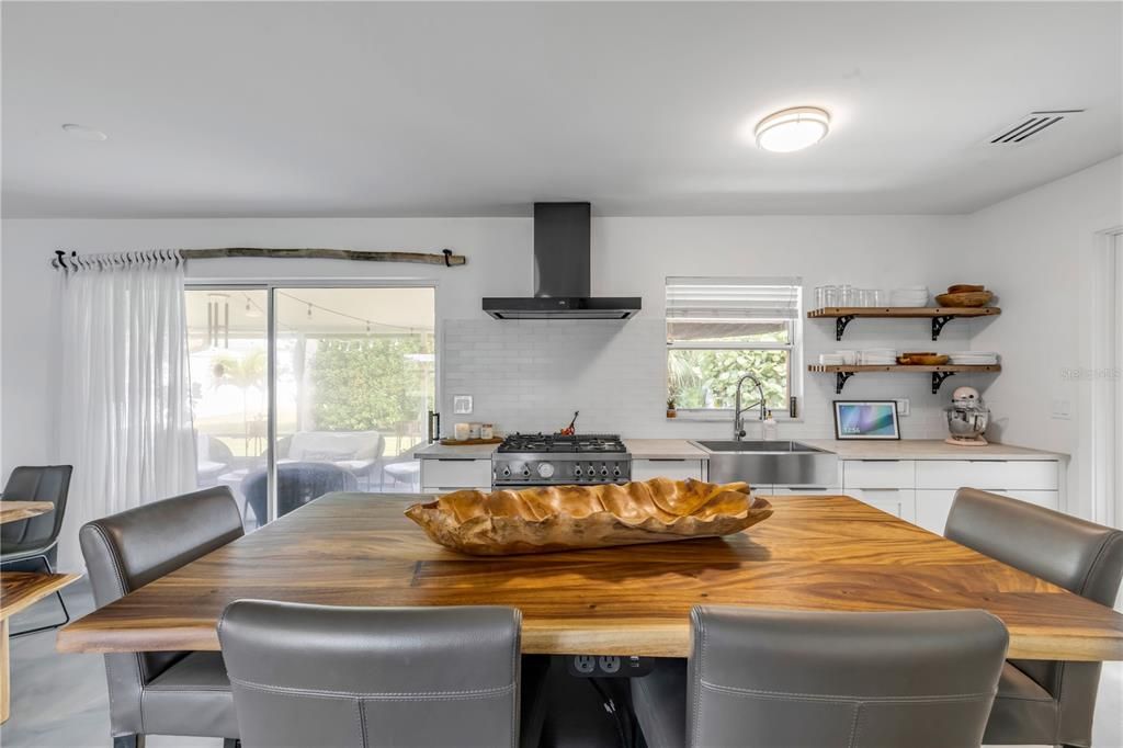 En Venta: $650,000 (3 camas, 3 baños, 1340 Pies cuadrados)