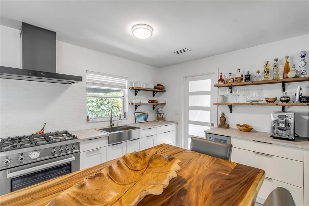 En Venta: $650,000 (3 camas, 3 baños, 1340 Pies cuadrados)