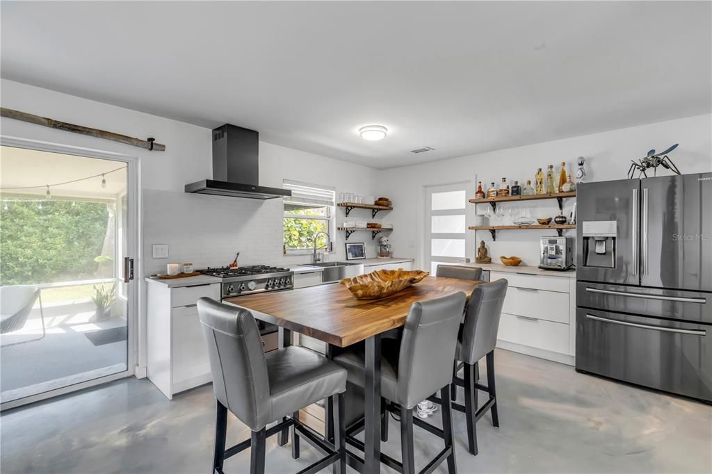 En Venta: $650,000 (3 camas, 3 baños, 1340 Pies cuadrados)