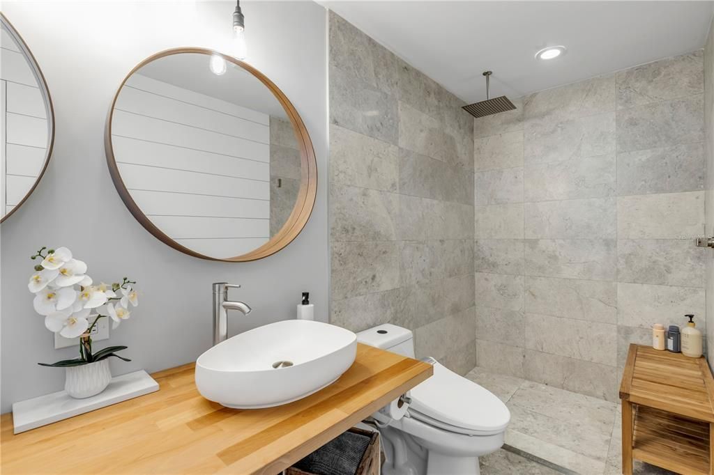 En Venta: $650,000 (3 camas, 3 baños, 1340 Pies cuadrados)