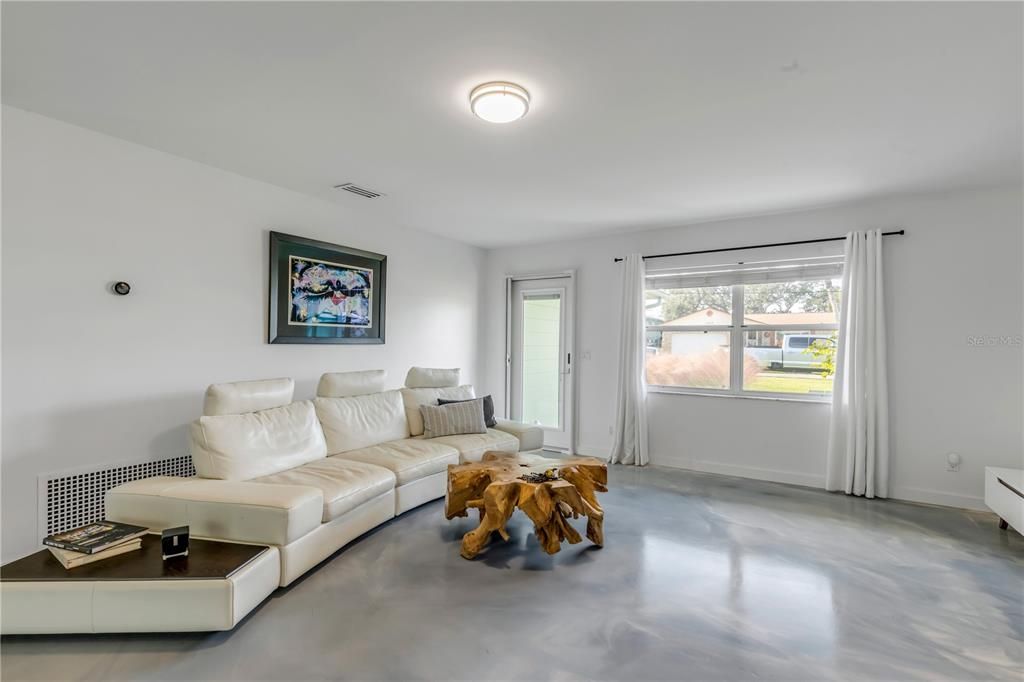 En Venta: $650,000 (3 camas, 3 baños, 1340 Pies cuadrados)