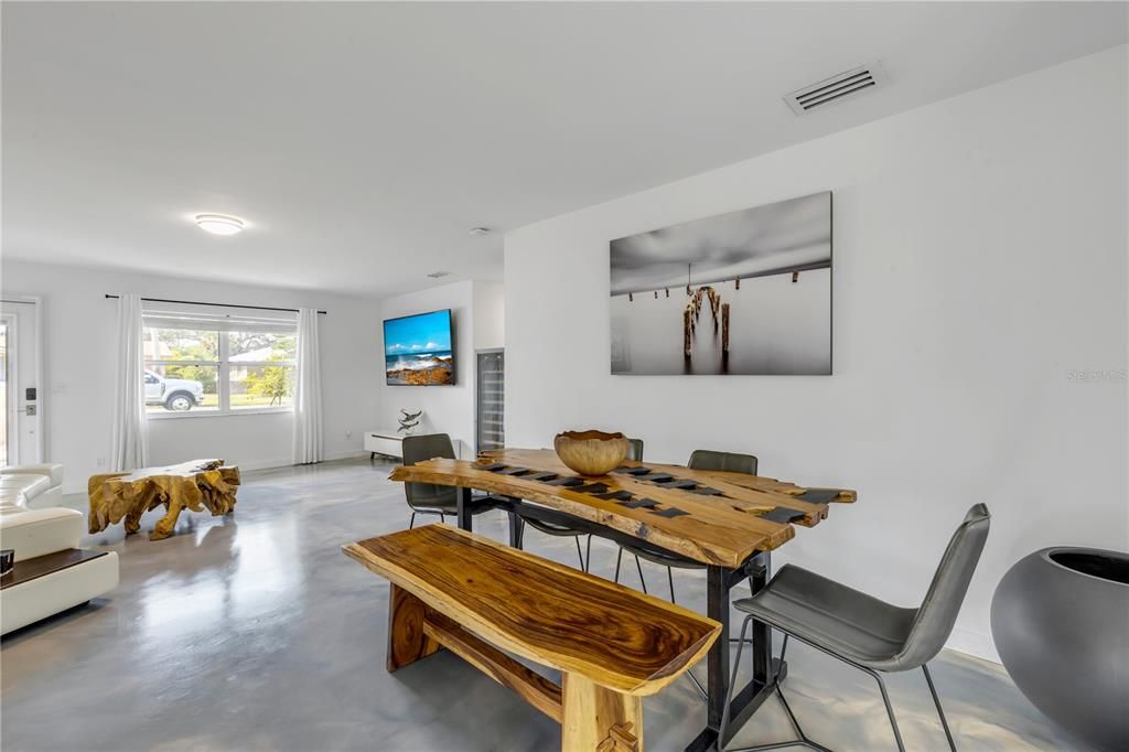 En Venta: $650,000 (3 camas, 3 baños, 1340 Pies cuadrados)