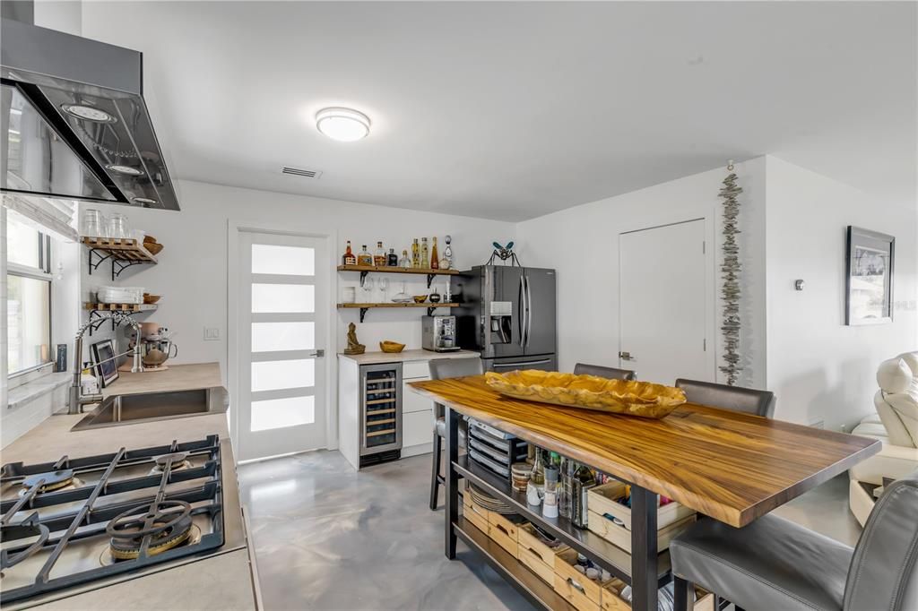 En Venta: $650,000 (3 camas, 3 baños, 1340 Pies cuadrados)