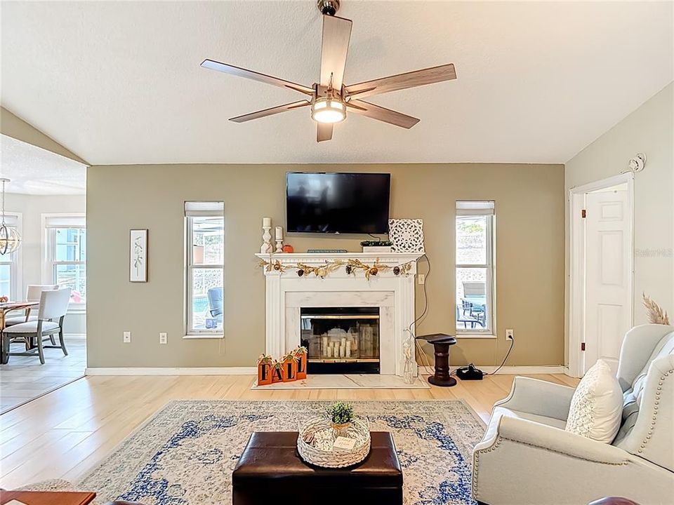 En Venta: $330,000 (2 camas, 2 baños, 1542 Pies cuadrados)