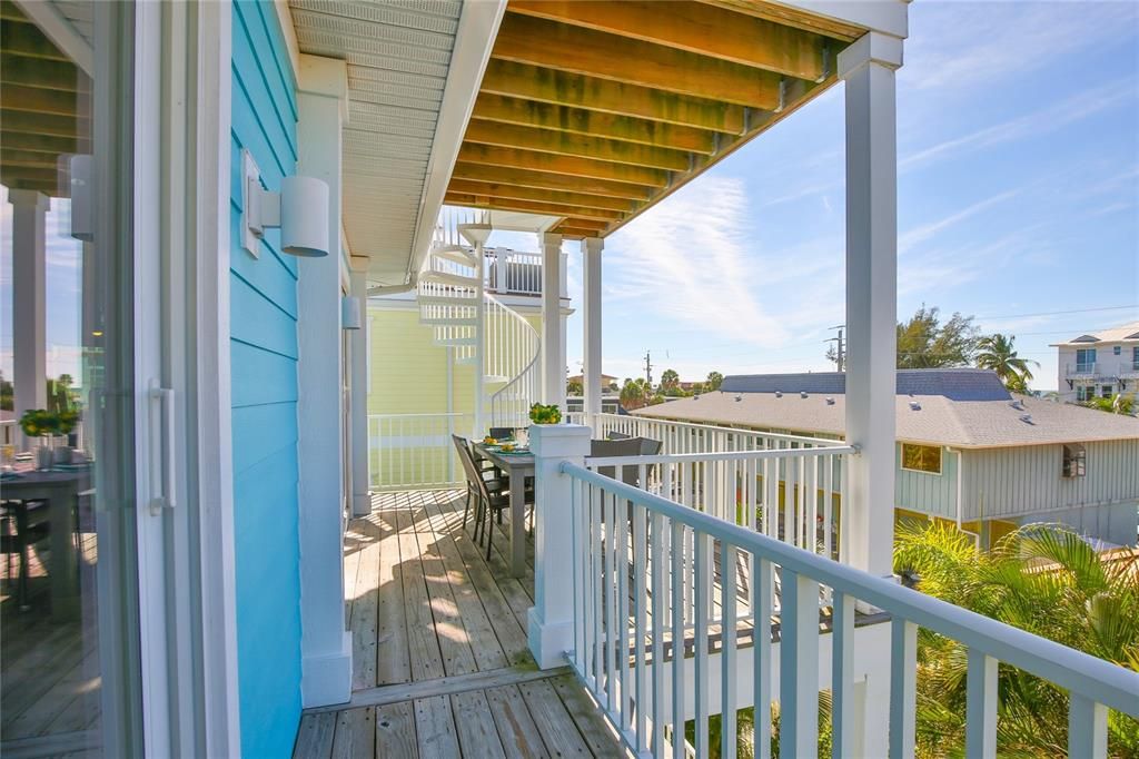 En Venta: $1,085,000 (3 camas, 2 baños, 1338 Pies cuadrados)