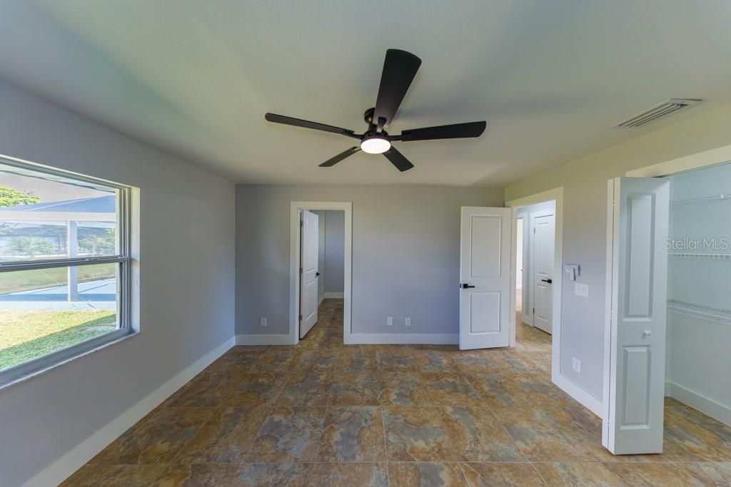 待售: $375,000 (4 贝兹, 3 浴室, 1795 平方英尺)