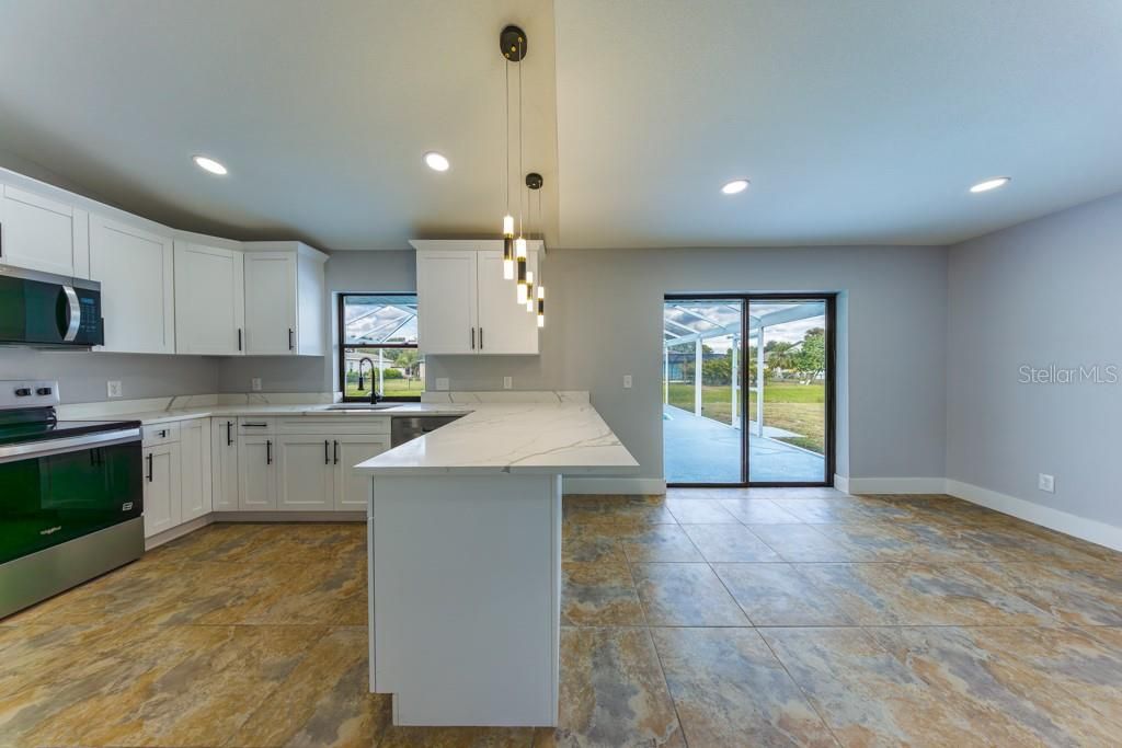 待售: $375,000 (4 贝兹, 3 浴室, 1795 平方英尺)