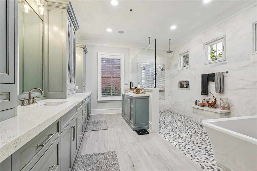 For Sale: $4,900,000 (7 beds, 7 baths, 8216 Square Feet)