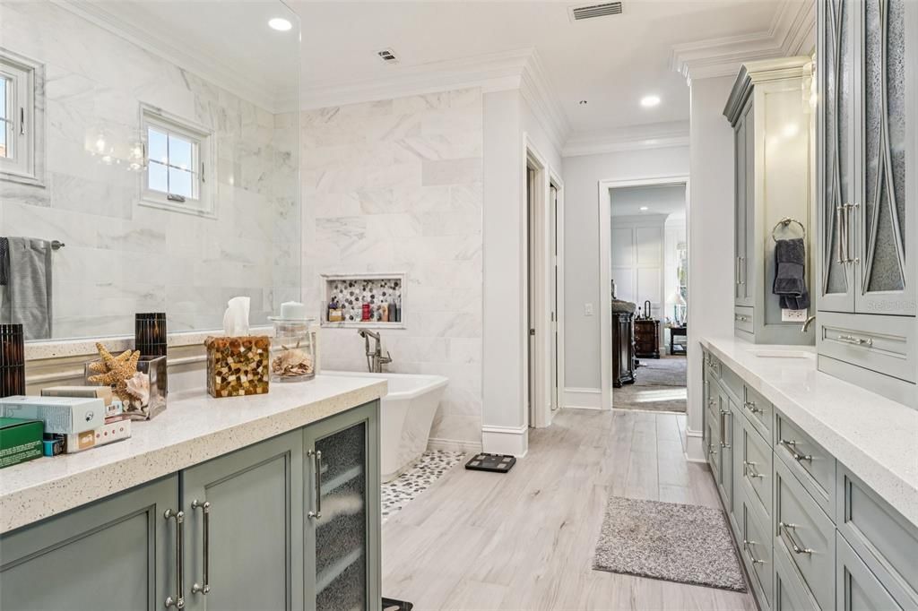 For Sale: $4,900,000 (7 beds, 7 baths, 8216 Square Feet)