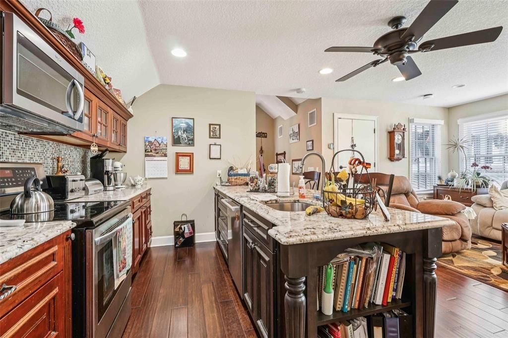 For Sale: $4,900,000 (7 beds, 7 baths, 8216 Square Feet)