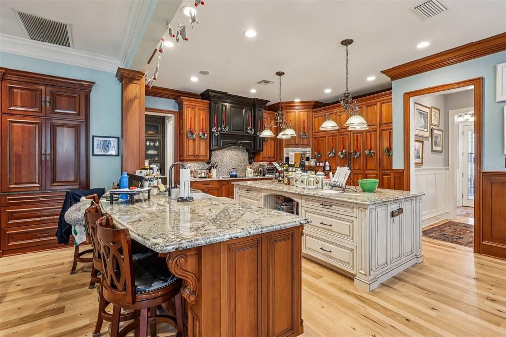 For Sale: $4,900,000 (7 beds, 7 baths, 8216 Square Feet)