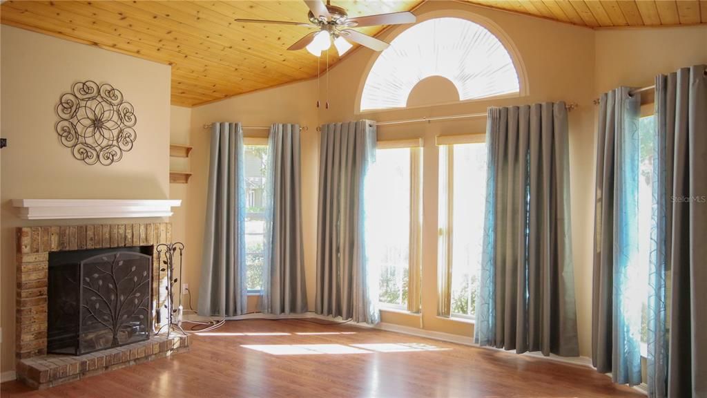 En Venta: $205,000 (2 camas, 2 baños, 992 Pies cuadrados)