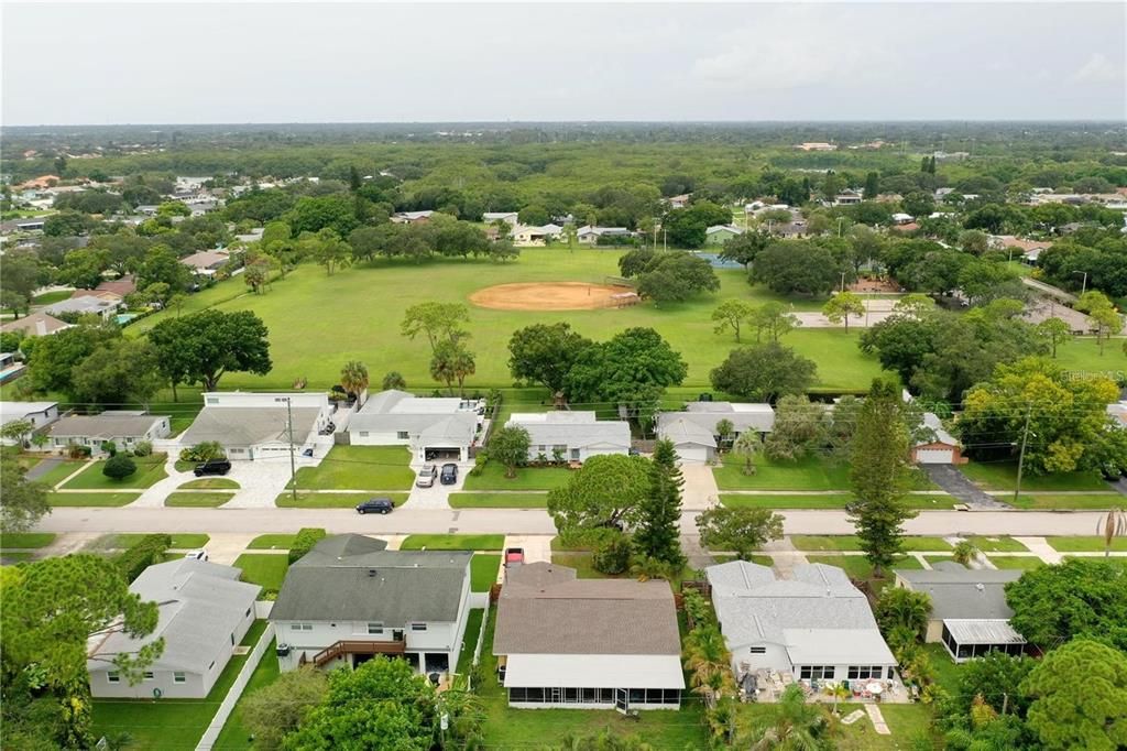 合同活跃: $249,900 (2 贝兹, 2 浴室, 1372 平方英尺)