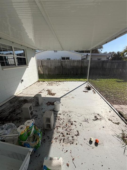 合同活跃: $249,900 (2 贝兹, 2 浴室, 1372 平方英尺)