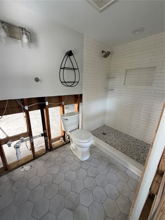 合同活跃: $249,900 (2 贝兹, 2 浴室, 1372 平方英尺)