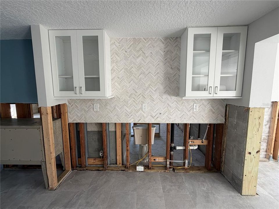 合同活跃: $249,900 (2 贝兹, 2 浴室, 1372 平方英尺)