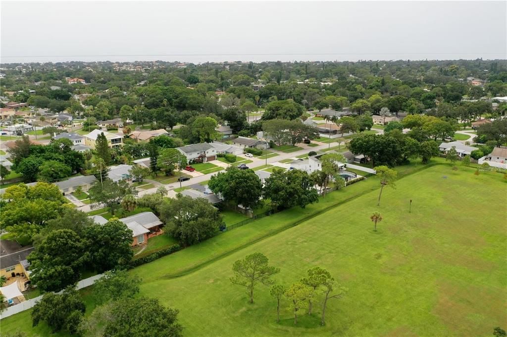 合同活跃: $249,900 (2 贝兹, 2 浴室, 1372 平方英尺)