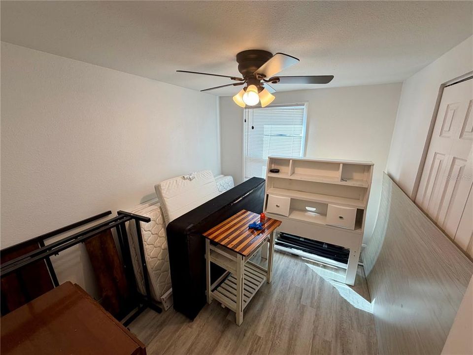 На продажу: $310,000 (5 спален, 2 ванн, 1404 Квадратных фут)