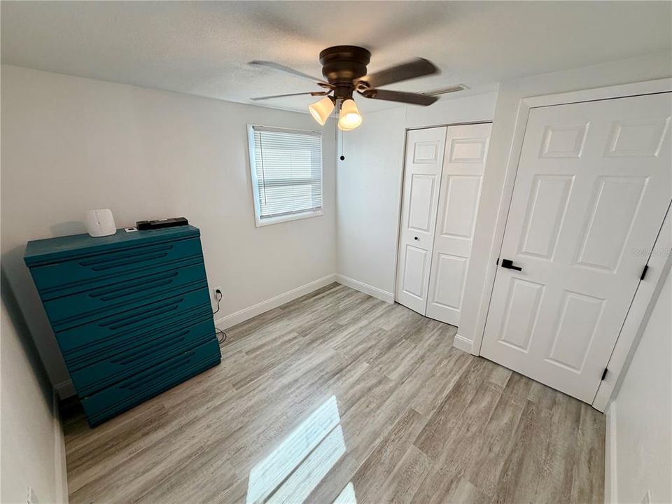 На продажу: $310,000 (5 спален, 2 ванн, 1404 Квадратных фут)