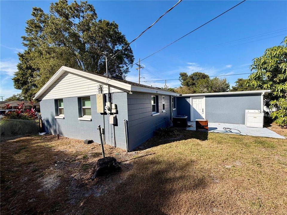 На продажу: $310,000 (5 спален, 2 ванн, 1404 Квадратных фут)