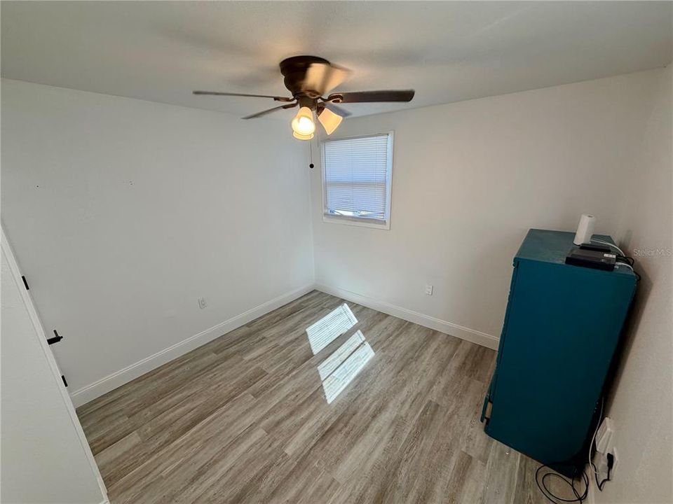 На продажу: $310,000 (5 спален, 2 ванн, 1404 Квадратных фут)