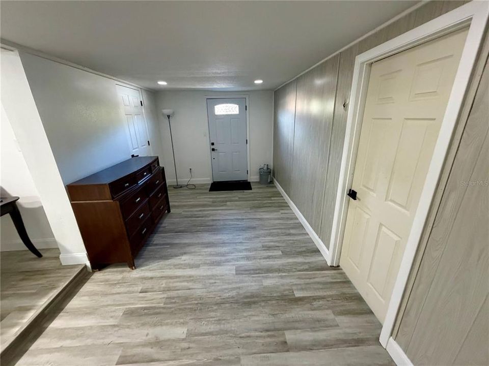 На продажу: $310,000 (5 спален, 2 ванн, 1404 Квадратных фут)