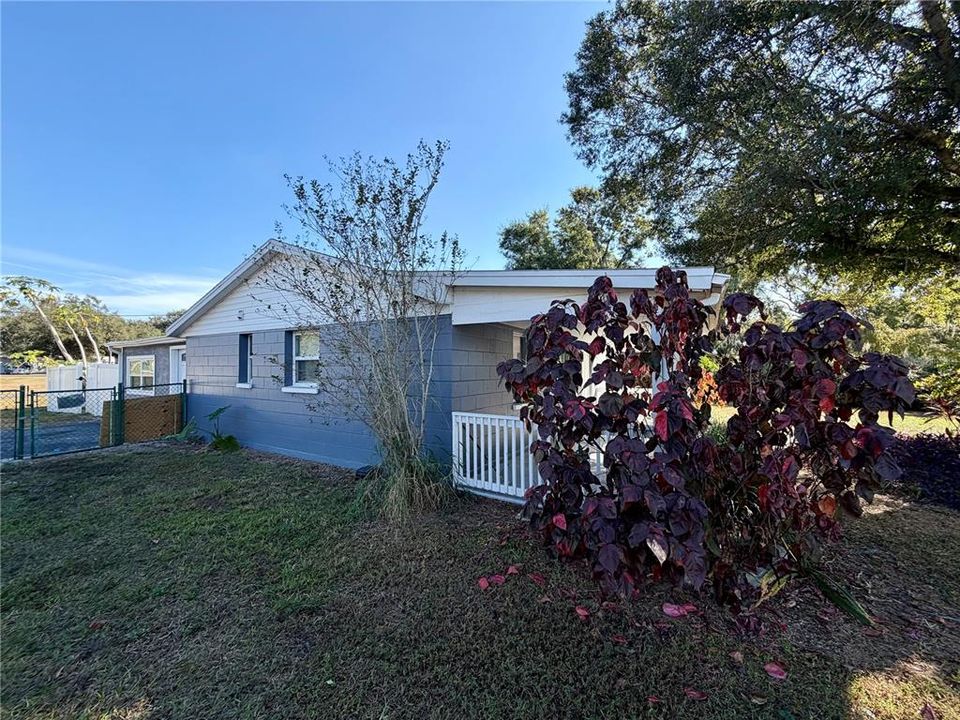 На продажу: $310,000 (5 спален, 2 ванн, 1404 Квадратных фут)