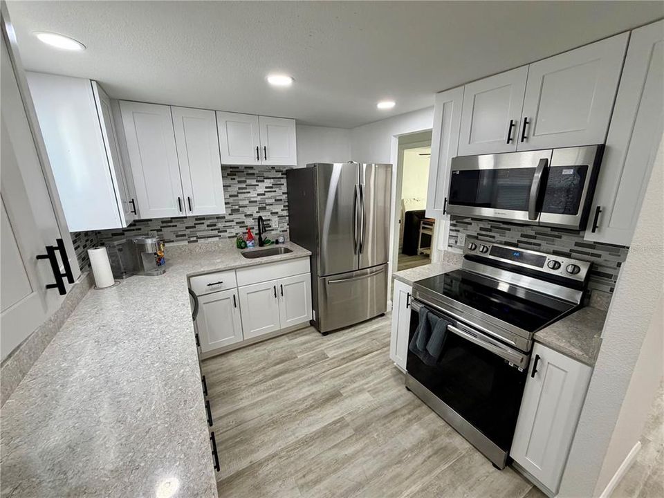 На продажу: $310,000 (5 спален, 2 ванн, 1404 Квадратных фут)