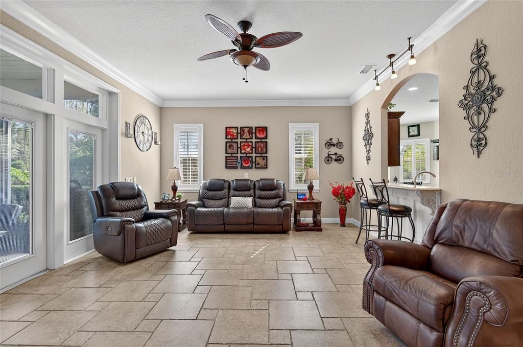 Active With Contract: $475,800 (3 beds, 2 baths, 2262 Square Feet)