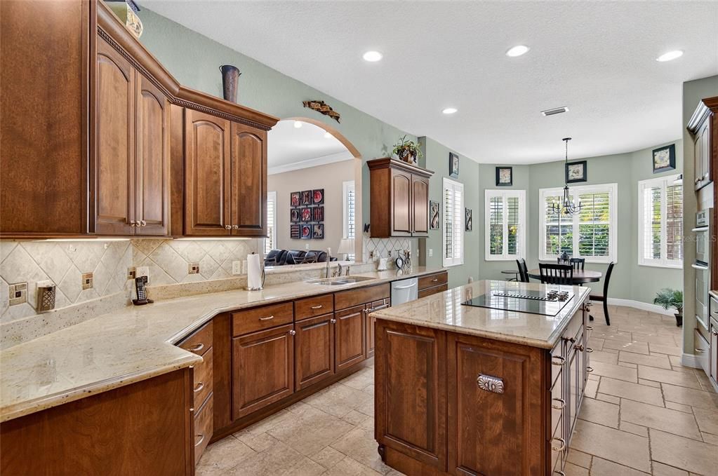 Active With Contract: $475,800 (3 beds, 2 baths, 2262 Square Feet)