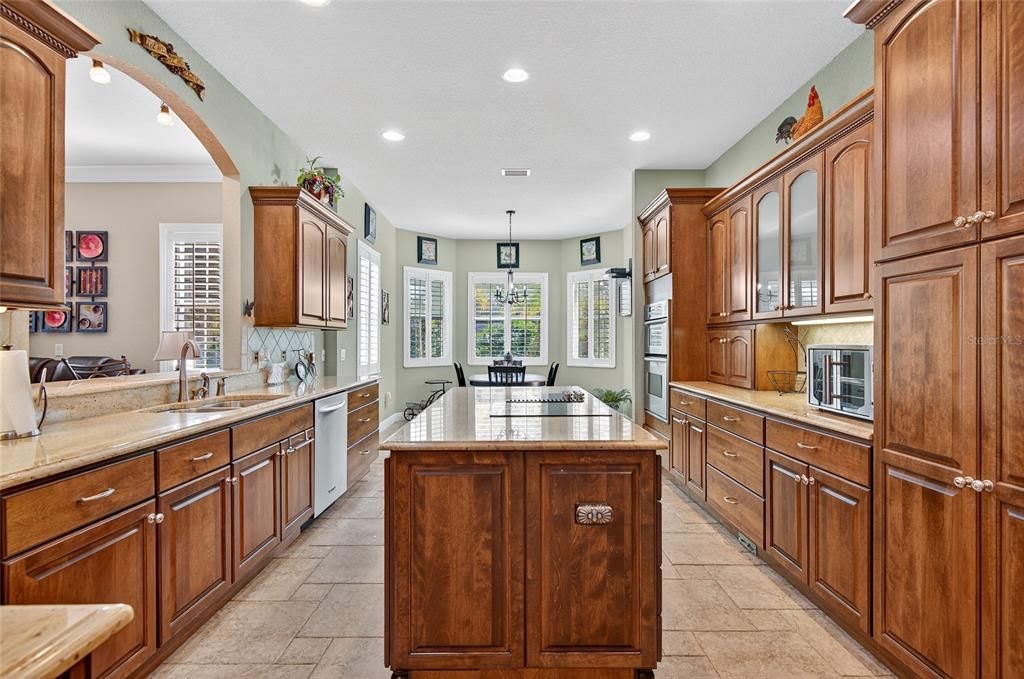 Active With Contract: $475,800 (3 beds, 2 baths, 2262 Square Feet)