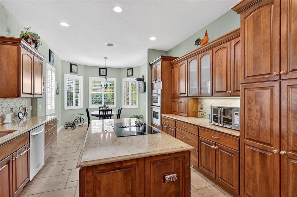 Active With Contract: $475,800 (3 beds, 2 baths, 2262 Square Feet)