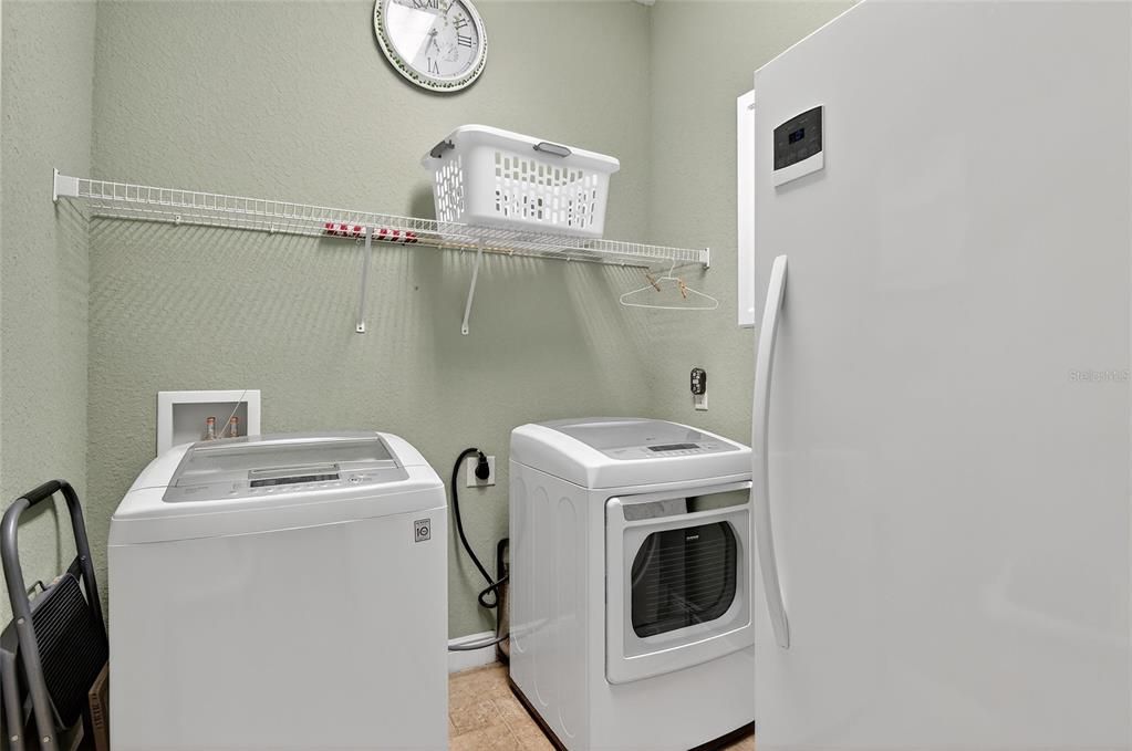 Active With Contract: $475,800 (3 beds, 2 baths, 2262 Square Feet)