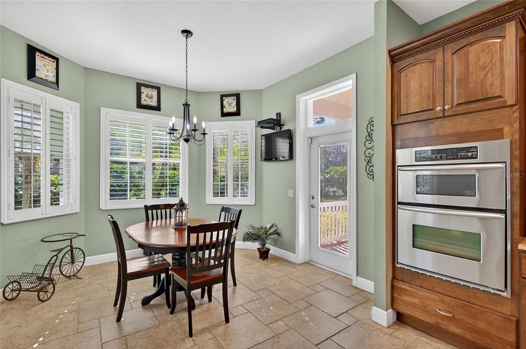 Active With Contract: $475,800 (3 beds, 2 baths, 2262 Square Feet)