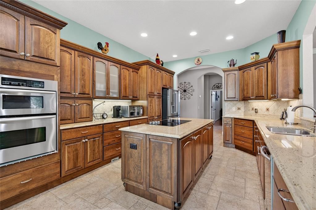 Active With Contract: $475,800 (3 beds, 2 baths, 2262 Square Feet)