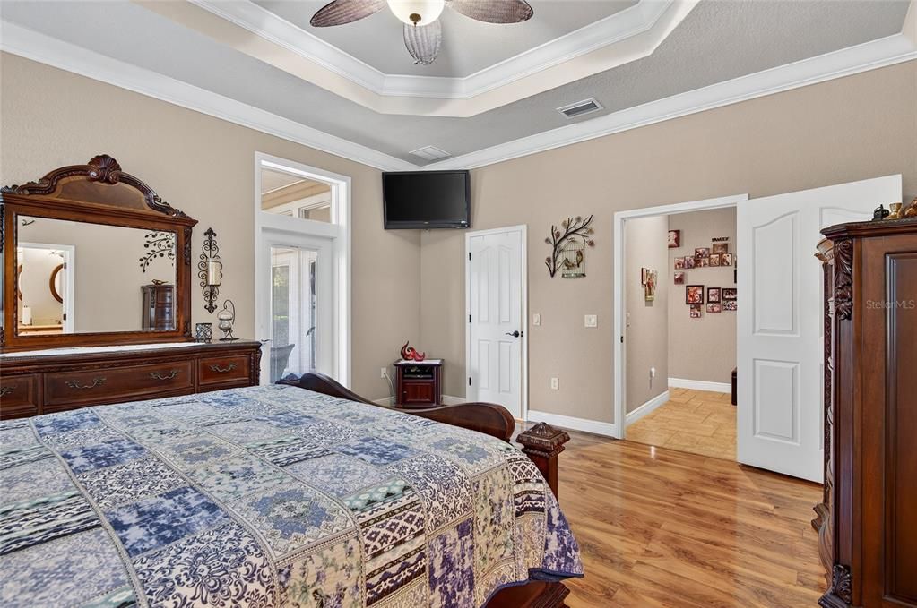 Active With Contract: $475,800 (3 beds, 2 baths, 2262 Square Feet)