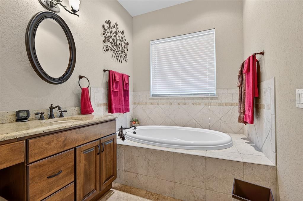 Active With Contract: $475,800 (3 beds, 2 baths, 2262 Square Feet)