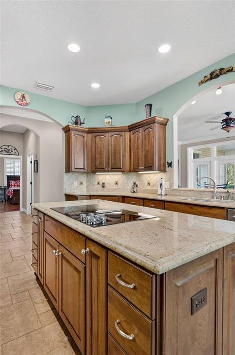 Active With Contract: $475,800 (3 beds, 2 baths, 2262 Square Feet)