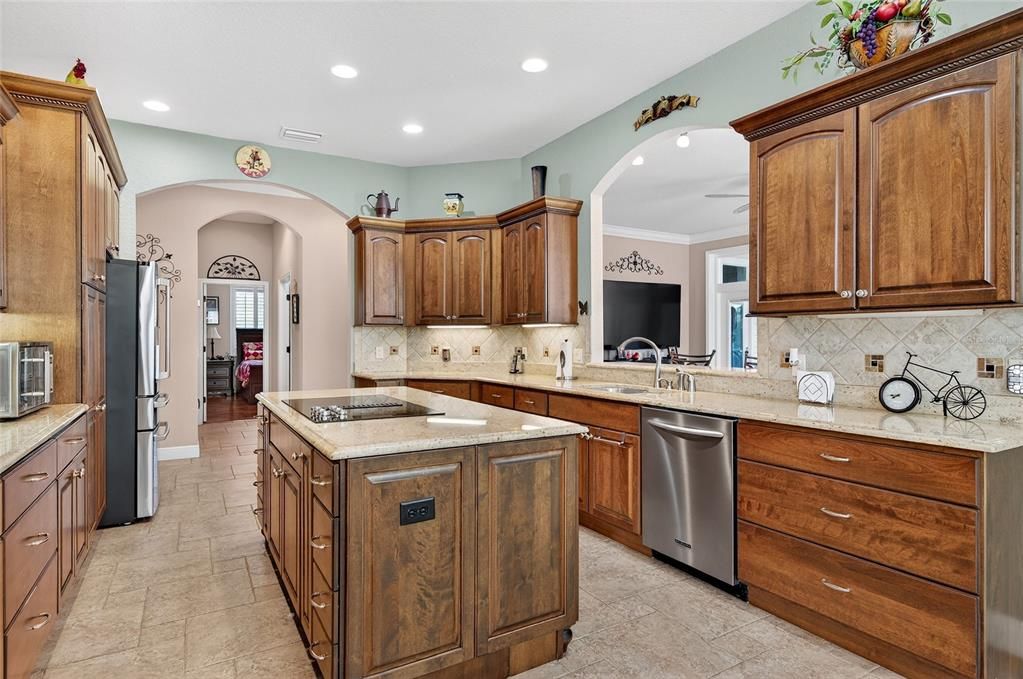 Active With Contract: $475,800 (3 beds, 2 baths, 2262 Square Feet)